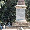 Obelisk Antinousa, inskrypcja upamiętniająca ustawienie monumentu przez papieża Piusa VII