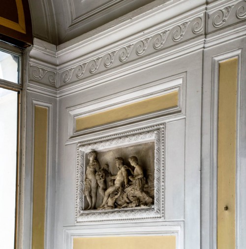 Casino Ludovisi, altana z wmurowanymi w ścianę antycznymi reliefami