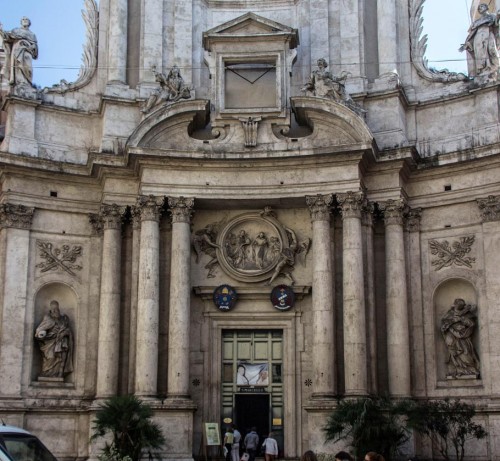 Francesco Cavallini, statues of saints in the niches and angels in the abutment, Church of San Marcello al Corso