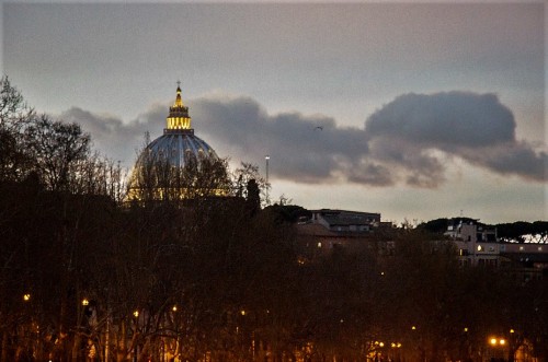 Ponte Sisto, widok z mostu na kopułę bazyliki San Pietro