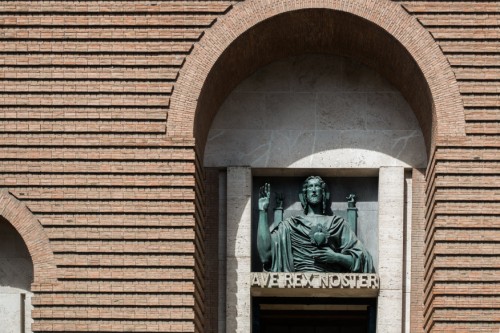 Basilica of San Cuore di Cristo Re, Marcello Piacentini, one of the enterance arches of the church