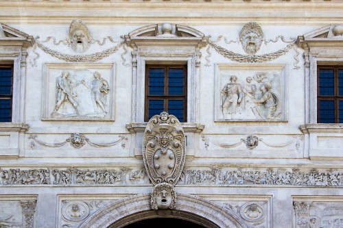 Villa Medici, decorations of the garden façade