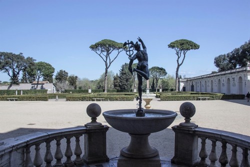 Villa Medici, Statue of Mercury (copy) Giambologna, view of the garden courtyard