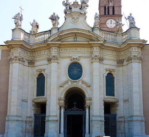 Fasada bazyliki Santa Croce in Gerusalemme