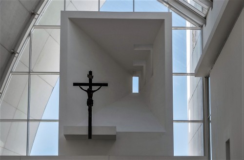 Church of San Dio Padre Misericordioso, Richard Meier, niche above the main altar