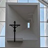 Kościół Dio Padre Misericordioso, Richard Meier, nisza nad ołtarzem głównym