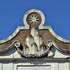 Chigi family coat of arms at the finish of the Porta del Popolo city gate