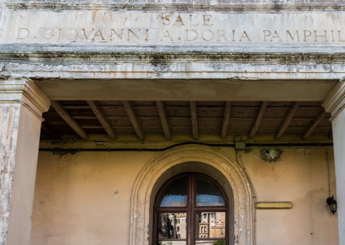 Zabudowania Domu Spokojnej Starości im. Franciszki Rzymskiej, informacja o fundacji rodu Doria-Pamphilj