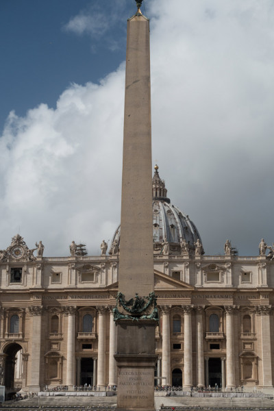 Obelisk Vaticano, Piazza di San Pietro