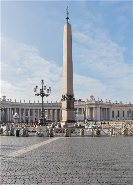 Obelisk Vaticano, Piazza di San Pietro