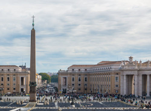 Obelisk Vaticano, w tle via della Conciliazione