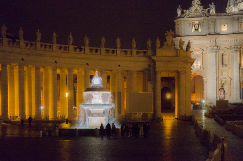 Fontanna papieża Klemensa X, Piazza di San Pietro