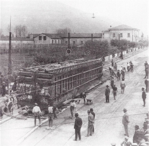 Transport of Mussolini's obelisk, pic. Wikipedia