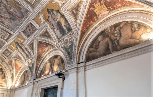 Palazzo di Firenze, the so-called Loggia del Primaticcio, decorations Prospero Fontana