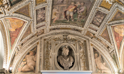 Palazzo di Firenze, the so-called Loggia del Primaticcio, decorations Prospero Fontana