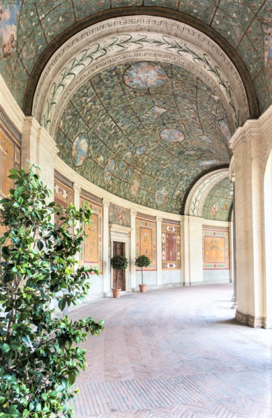 Willa Giulia, painted pergola on the loggia vault