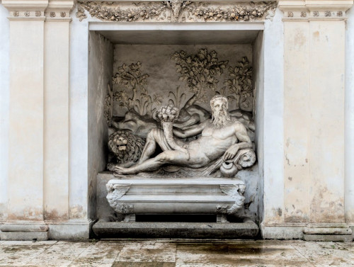 Villa Giulia, nymphaeum - a statue of the god of the river Arno