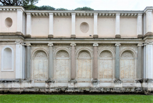 Villa Giulia, the wall connecting the loggia with the nymphaeum