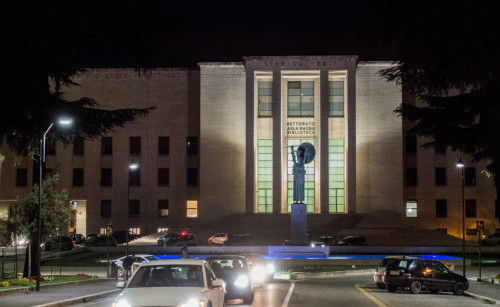 Posąg Minerwy przed  budynkiem Rektoratu w kompleksie La Sapienza