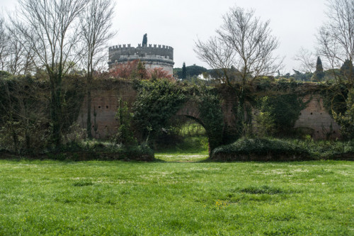 Hippodrome (remains of the wall) in the complex of Maxentius' villa, in the background the tomb of Cecylia Matella