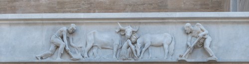 Piazza Augusto Imperatore - eastern frontage of the square, main entrance frieze, fragment