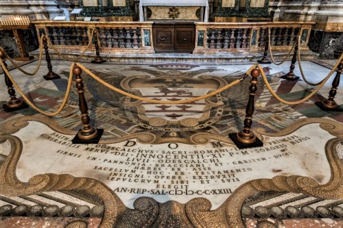 Mosaic commemorating Pope Innocent XI of the Odescalchi family, Chapel of St. Anthony of Padua, Basilica of Santi XII Apostoli