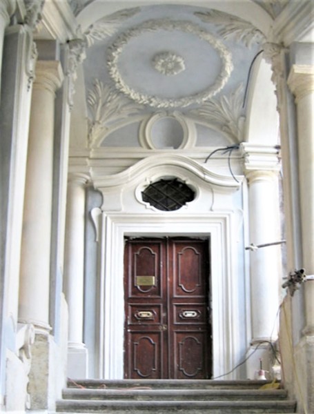 Piazza Farnese, staircase of the Fusconi Pighini Del Gallo Palace