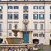 Piazza Farnese, fontanna, w tle Palazzo Fusconi Pighini Del Gallo