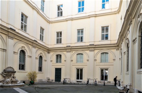 The courtyard of the building of the Pontifical University of the Holy Cross