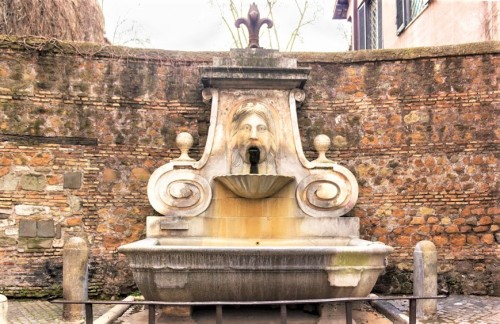 Fountain at via Giulia