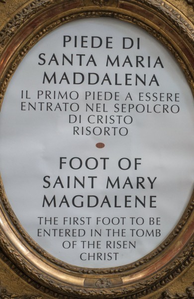 A plaque informing about the relics of St. Mary Magdalene, Church of San Giovanni dei Fiorentini