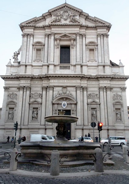 Ercole Ferrata,  posągi dwóch świętych i anioła w zwieńczeniu fasady bazyliki Sant’Andrea della Valle