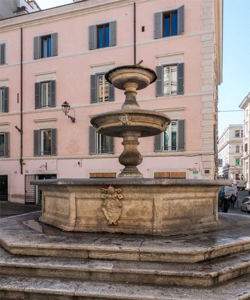 Fontana di Piazza della Madonna dei Monti, Giacomo della Porta