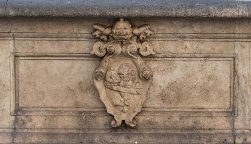 Fontana di Piazza della Madonna dei Monti, Giacomo della Porta, coat of arms of Pope Sixtus V