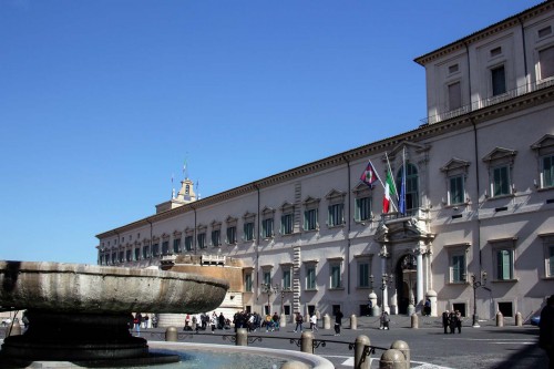 Palazzo del Quirinale - na pierwszym tle misa fontanny dei Dioscuri