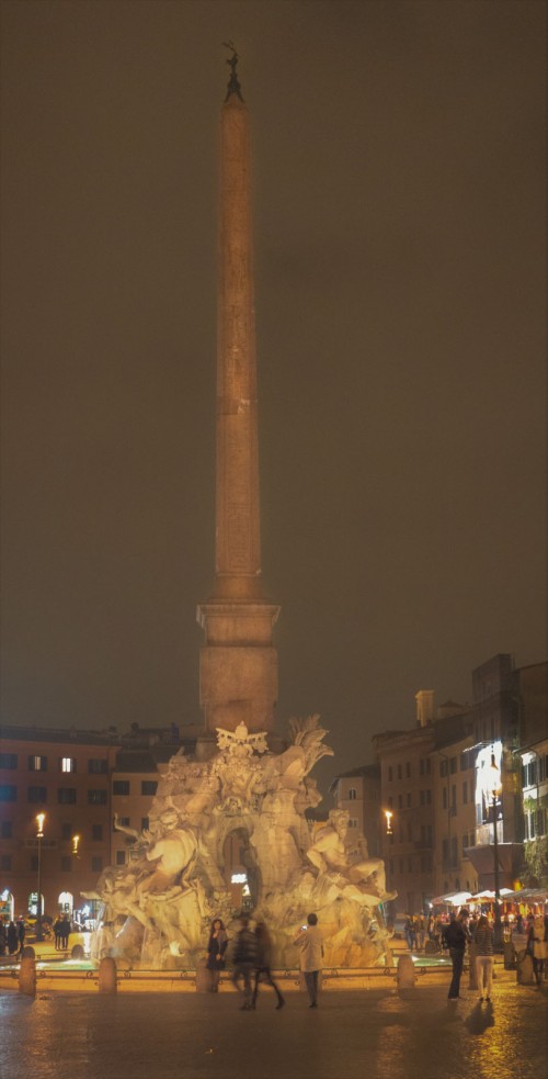 Fontana dei Quattro Fiumi w nocy, Piazza Navona