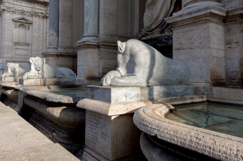 Fontana dell'Acqua Felice, ancient statues of lions, Piazza San Bernardo