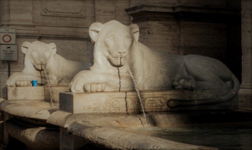 Fontana dell'Acqua Felice (Fontana del Mosè), ancient lions