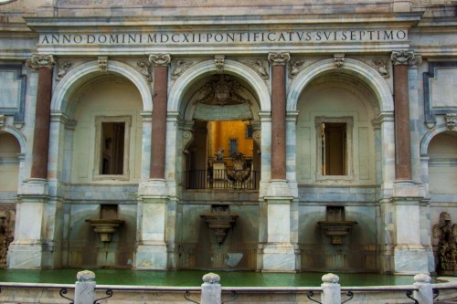 Fontana dell'Acqua Paola, część środkowa, fundacja papieża Pawła V