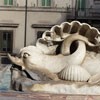 Fontana di Piazza Colonna, delfiny z 1830 r.