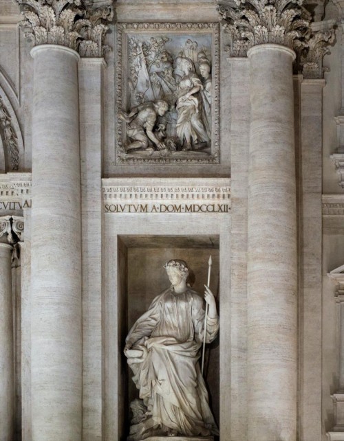 Fontana di Trevi, alegoria Zdrowia i relief - Dziewica wskazująca rzymskiemu żołnierzowi żródło