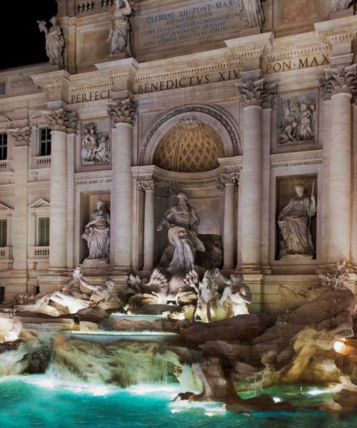 Fontana di Trevi, Piazza di Trevi