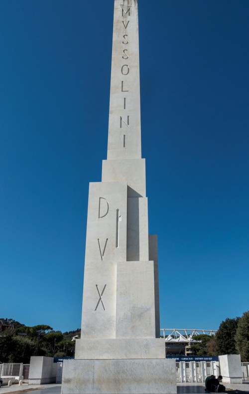 Foro Italico, obelisk poświęcony Mussoliniemu