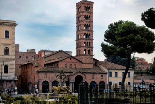 Kościół Santa Maria in Cosmedin, Piazza della Verita