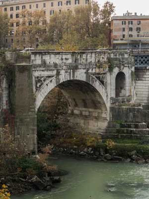 Bridge – Ponte Rotto, the former Ponte Emilio