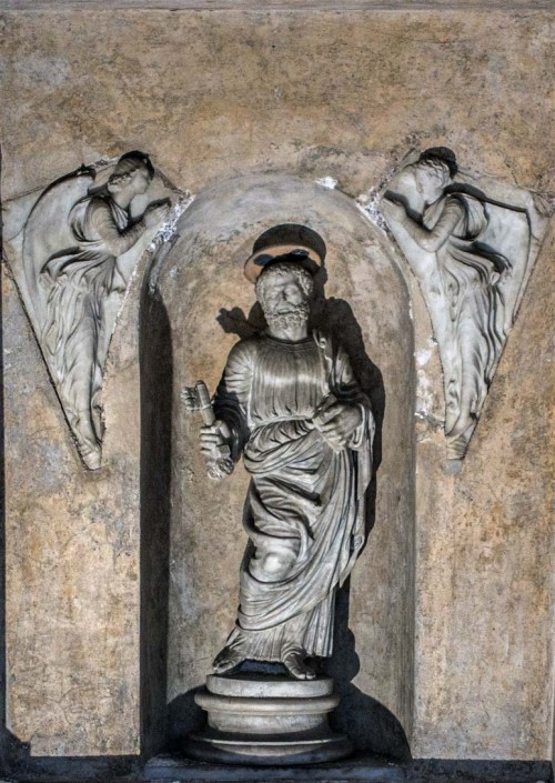 Tempietto, Altar of St. Peter surrounded by angels in the crypt of the structure