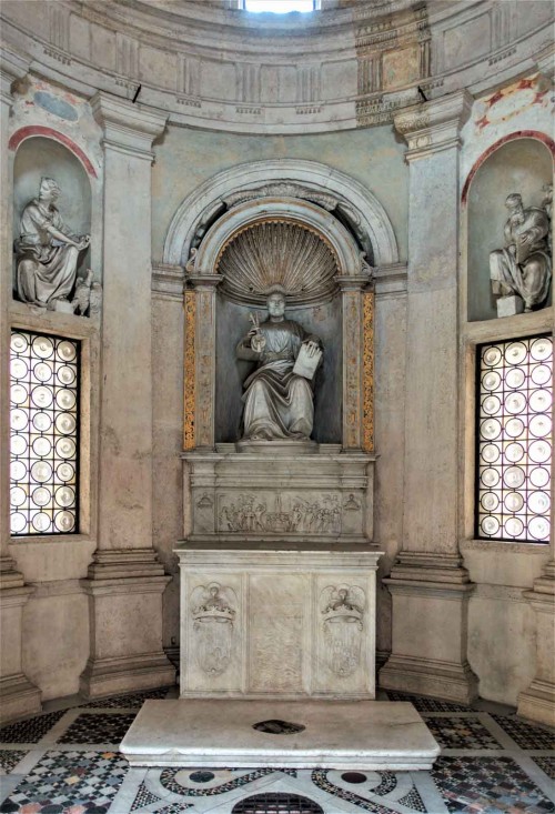Kaplica Męczeństwa św. Piotra (Tempietto), wnętrze kaplicy z ołtarzem św. Piotra