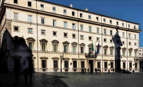 Palazzo Chigi przy Piazza Colonna, rezydencja rodu Chigi