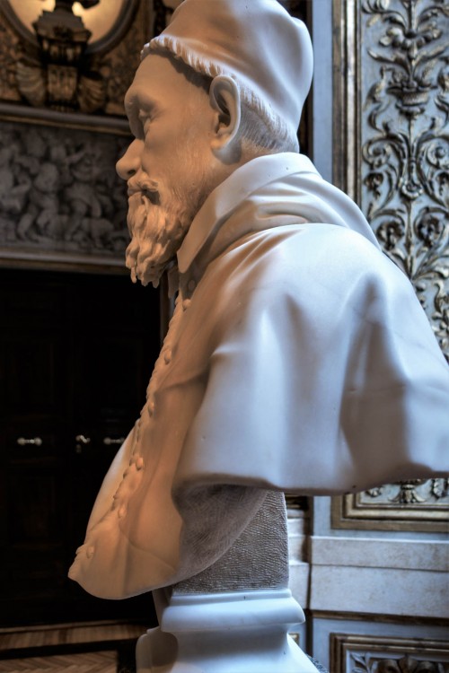 Palazzo Pamphilj, Galleria Serliana, bust of Pope Innocent X