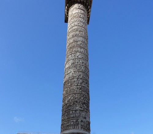 Kolumna Marka Aureliusza, fragment, Piazza Colonna